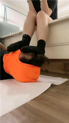 图片[2]_【玥野兔】黑棉袜裸足踩贱狗_HD绳艺资源