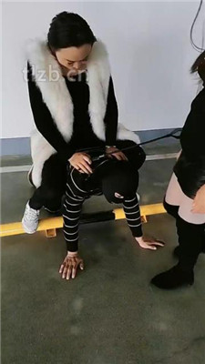 【广州迪迪】双S-户外停车场遛狗【双视角版】_HD绳艺资源