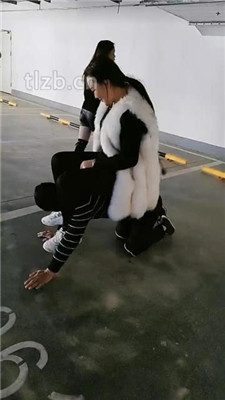 图片[2]_【广州迪迪】双S-户外停车场遛狗【双视角版】_HD绳艺资源