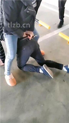 图片[13]_【广州迪迪】双S-户外停车场遛狗【双视角版】_HD绳艺资源