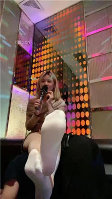 图片[4]_【甜味药丸】KTV虐双狗-舔脚深喉/转胯骑马/口水吐狗脸_HD绳艺资源