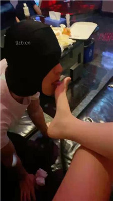 图片[5]_【甜味药丸】KTV虐双狗-舔脚深喉/转胯骑马/口水吐狗脸_HD绳艺资源