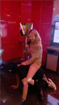 图片[17]_【甜味药丸】KTV虐双狗-舔脚深喉/转胯骑马/口水吐狗脸_HD绳艺资源