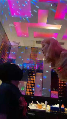 图片[20]_【甜味药丸】KTV虐双狗-舔脚深喉/转胯骑马/口水吐狗脸_HD绳艺资源