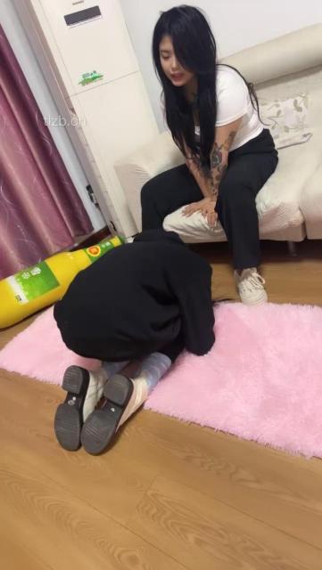 【最浪女慕】强迫闺蜜舔脏鞋/耳光/掐脖【完整版】_HD绳艺资源