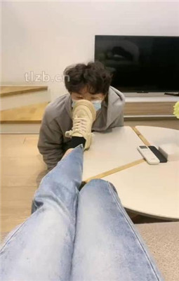 【酒鸽】运动后原味鞋袜辱/吃黑棉袜/转胯_HD绳艺资源