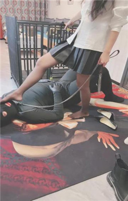 图片[9]_【芷镜小主】短靴-黑丝高跟全体重踩地毯_HD绳艺资源