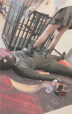 图片[13]_【芷镜小主】短靴-黑丝高跟全体重踩地毯_HD绳艺资源