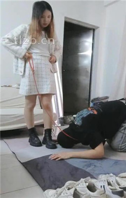 【珈瑶】圈养狗伺候起床-晨尿/靴子肉丝_HD绳艺资源