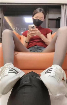 【萬一】长靴模特S-白鞋棉袜+丝袜踩脚垫/深喉_HD绳艺资源