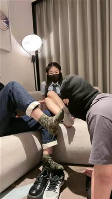 图片[2]_【菜小心】情侣主虐绿帽-闻脚猜主人/混合圣水泡面【完整版】_HD绳艺资源