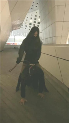 图片[3]_【扶桑】户外遛狗-长靴全体重踩踏_HD绳艺资源