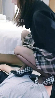 图片[6]_【羌爷】JK小姐姐黑丝高跟踩地毯狗_HD绳艺资源