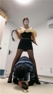 图片[7]_【樱子大人】臀部诱惑/黑丝脚踩狗脸/竖中指鄙视/骑马胯下辱_HD绳艺资源