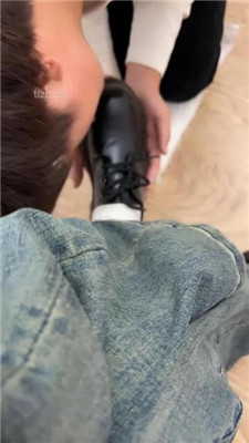 【supp】皮鞋白袜踩-训练深喉踩_HD绳艺资源