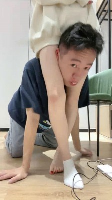 图片[9]_【奶味茶茶】运动鞋碾压吸味/白船袜踩头/骑夹脖子_HD绳艺资源