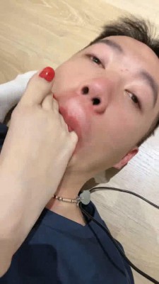 图片[11]_【奶味茶茶】运动鞋碾压吸味/白船袜踩头/骑夹脖子_HD绳艺资源