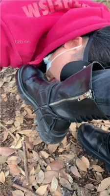 图片[2]_【爱丽丝S】户外遛狗-舔长靴/训练/闻棉袜_HD绳艺资源