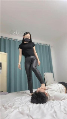 图片[6]_【三娘】皮裤女神裸足踩地毯【下】_HD绳艺资源