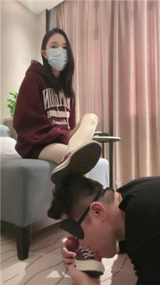 【筱月】跪舔帆布鞋底/丝袜裸足深喉/腿绞窒息_HD绳艺资源