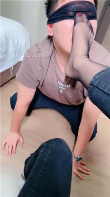 图片[4]_【紫琳】跪舔黑丝白袜裸足-短靴踩狗头_HD绳艺资源