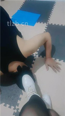 【魅影女神】狗链遛狗/训练/跪舔臭脚/虐乳_HD绳艺资源