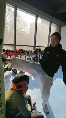 【潘妮绳艺导师】人体沙包-跆拳道女神重度虐打_HD绳艺资源