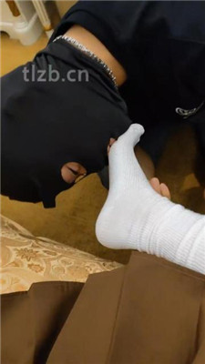 图片[2]_【阮小洁】萝莉主白袜裸足闻舔/踩踏_HD绳艺资源