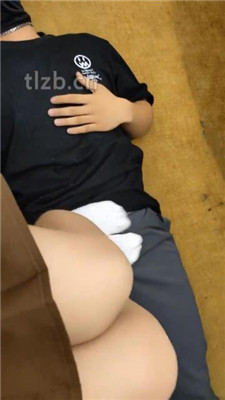 图片[3]_【阮小洁】萝莉主白袜裸足闻舔/踩踏_HD绳艺资源