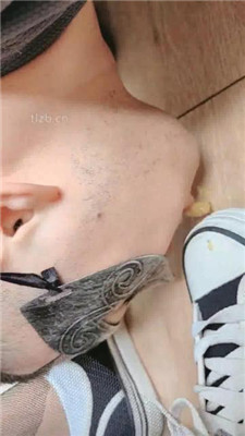 图片[6]_【半糖S】运动后帆布鞋白袜+高跟全体重踩地毯_HD绳艺资源