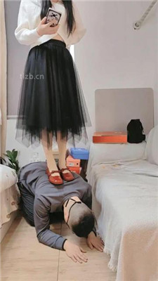 图片[14]_【半糖S】运动后帆布鞋白袜+高跟全体重踩地毯_HD绳艺资源