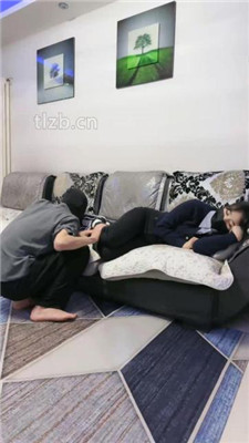 【鱼糯糯】运动后原味鞋袜强迫奴舔_HD绳艺资源