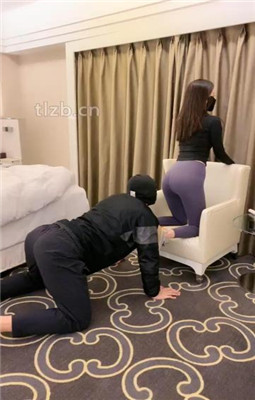 【扶桑】运动女神-椰子鞋白短袜踩虐狗_HD绳艺资源