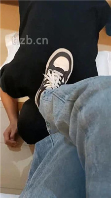 【林十七】气味辱-跪舔运动鞋白袜裸足_HD绳艺资源