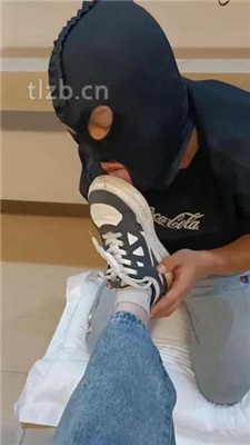 图片[2]_【林十七】气味辱-跪舔运动鞋白袜裸足_HD绳艺资源