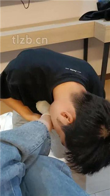 图片[7]_【林十七】气味辱-跪舔运动鞋白袜裸足_HD绳艺资源