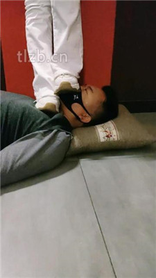 图片[3]_【郡主大人】运动鞋全体重踩踏/棉袜塞嘴【双视角版】_HD绳艺资源