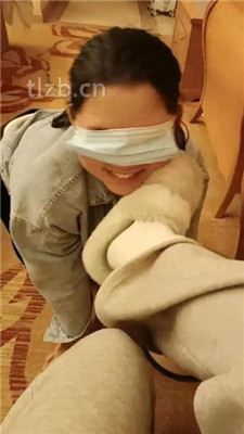 图片[3]_【爱可呀】母畜-舔毛拖鞋/吃白棉袜/脚踩喂食/转胯_HD绳艺资源