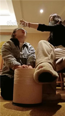 图片[13]_【爱可呀】母畜-舔毛拖鞋/吃白棉袜/脚踩喂食/转胯_HD绳艺资源