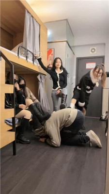 【尤物大大】女生寝室多素人群调-踩踏转胯骑马_HD绳艺资源