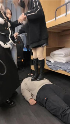 图片[4]_【尤物大大】女生寝室多素人群调-踩踏转胯骑马_HD绳艺资源