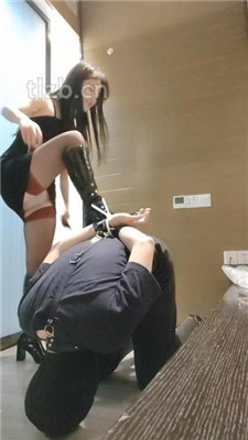 图片[10]_【爱可呀】女慕给校花洗高跟/当坐垫_HD绳艺资源