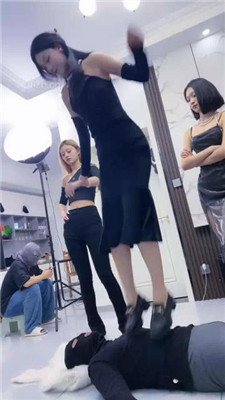 图片[6]_【麋鹿银儿】4S群虐-高难度挑战踢踹圈踢/跳踩耳光/坐垫_HD绳艺资源