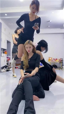 图片[20]_【麋鹿银儿】4S群虐-高难度挑战踢踹圈踢/跳踩耳光/坐垫_HD绳艺资源