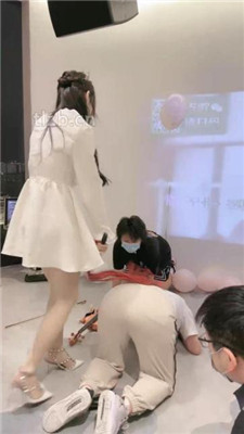 图片[4]_【时安】劲爆群调-男女奴跪拜/踩狗爪/训练舔脏鞋/一桶圣水_HD绳艺资源