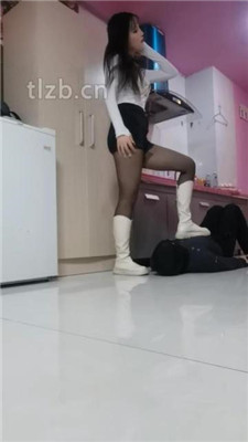 图片[4]_【文文文文】素人小姐姐-长靴全体重踩踏/黑丝脚捂脸/脚底喂食_HD绳艺资源