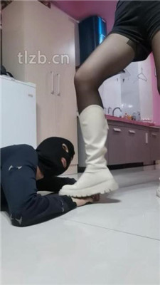 图片[14]_【文文文文】素人小姐姐-长靴全体重踩踏/黑丝脚捂脸/脚底喂食_HD绳艺资源