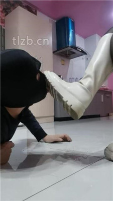 图片[16]_【文文文文】素人小姐姐-长靴全体重踩踏/黑丝脚捂脸/脚底喂食_HD绳艺资源