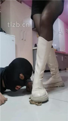 图片[18]_【文文文文】素人小姐姐-长靴全体重踩踏/黑丝脚捂脸/脚底喂食_HD绳艺资源