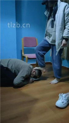 图片[3]_【最抗揍M】素人学生主-艺术闻鞋-踢踹-数据线训练_HD绳艺资源